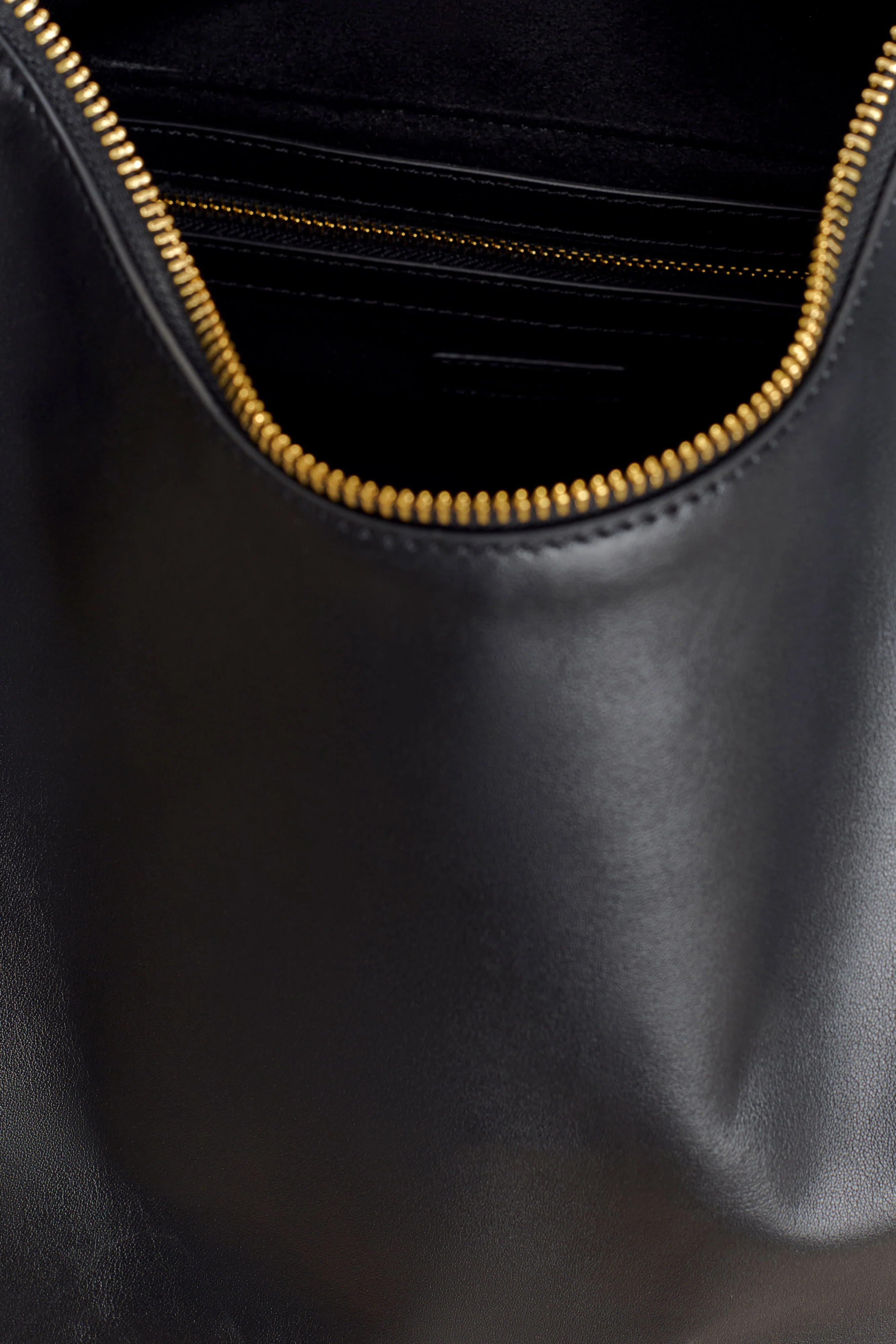 Bristol Croissant Leather Shoulder Bag - Black - Image 5