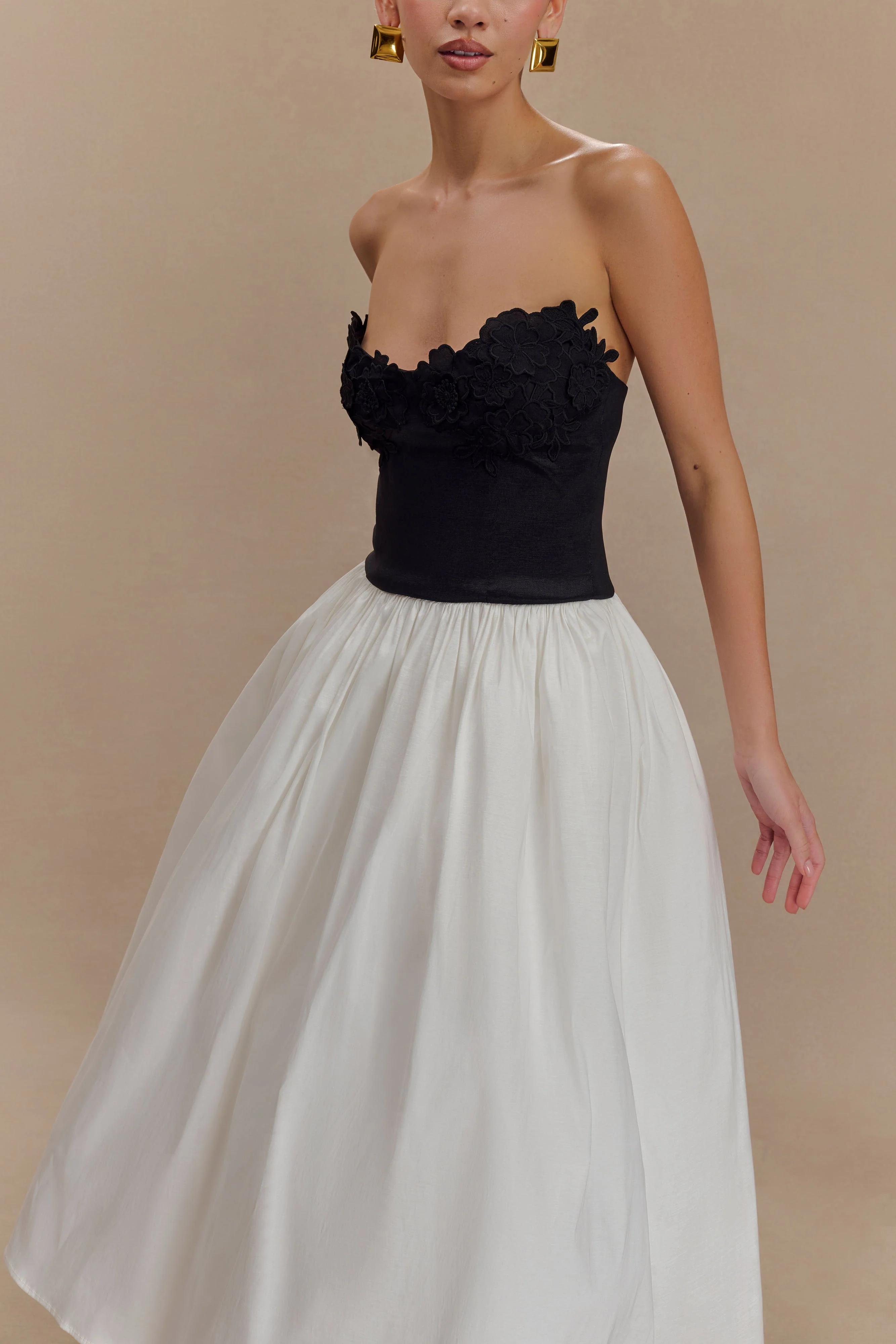 Elyssa Embroidered Contrast Midi Dress - Black/White - Image 3