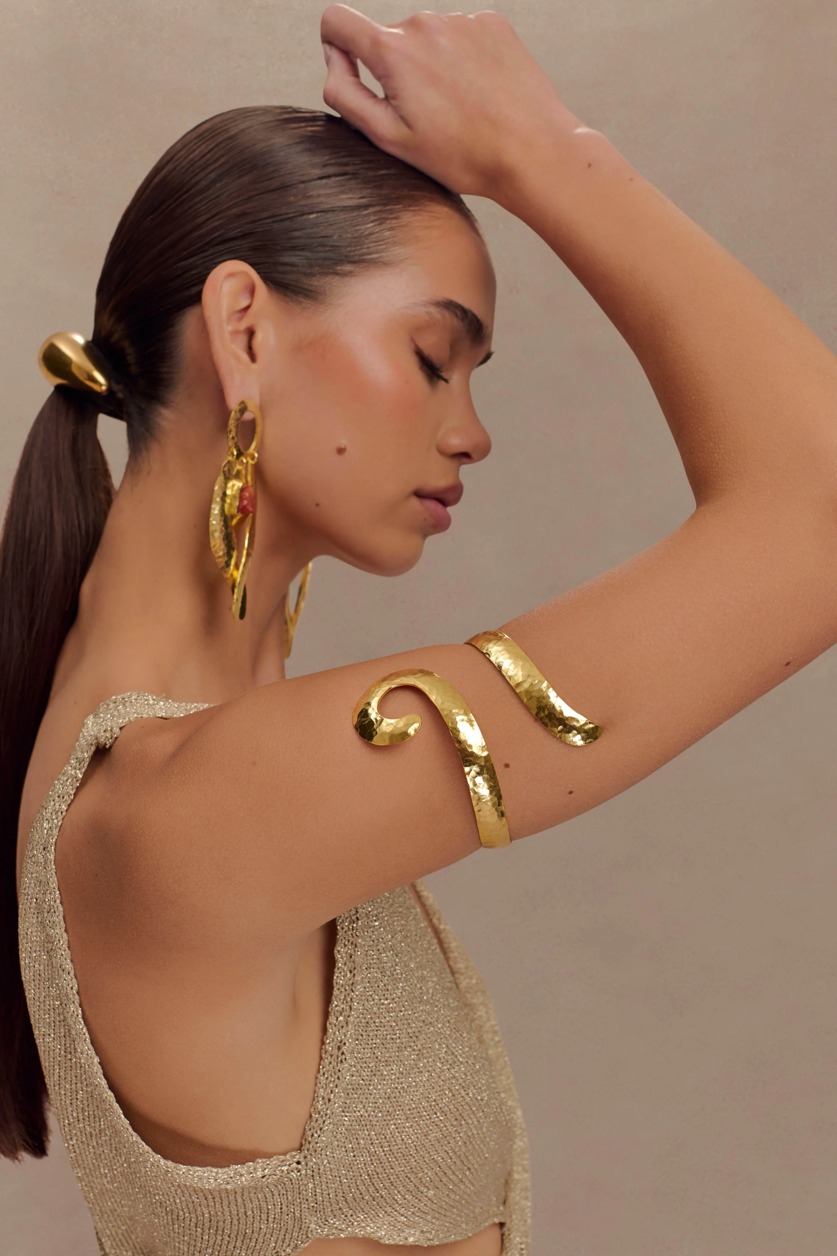 Hyacinth Textured Swirl Arm Band - Gold - Image 2