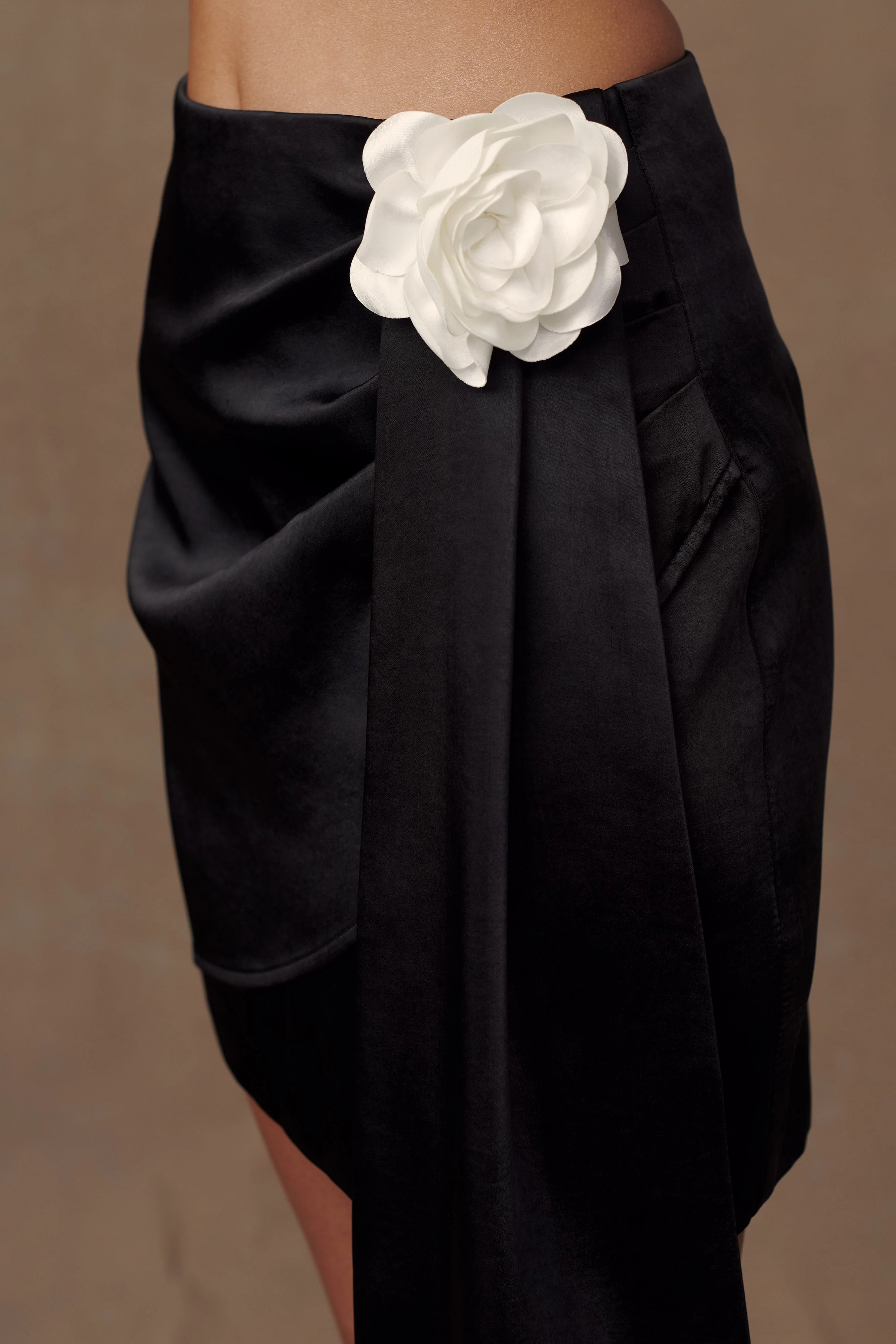 Margot Rose Mini Skirt - Black - Image 2