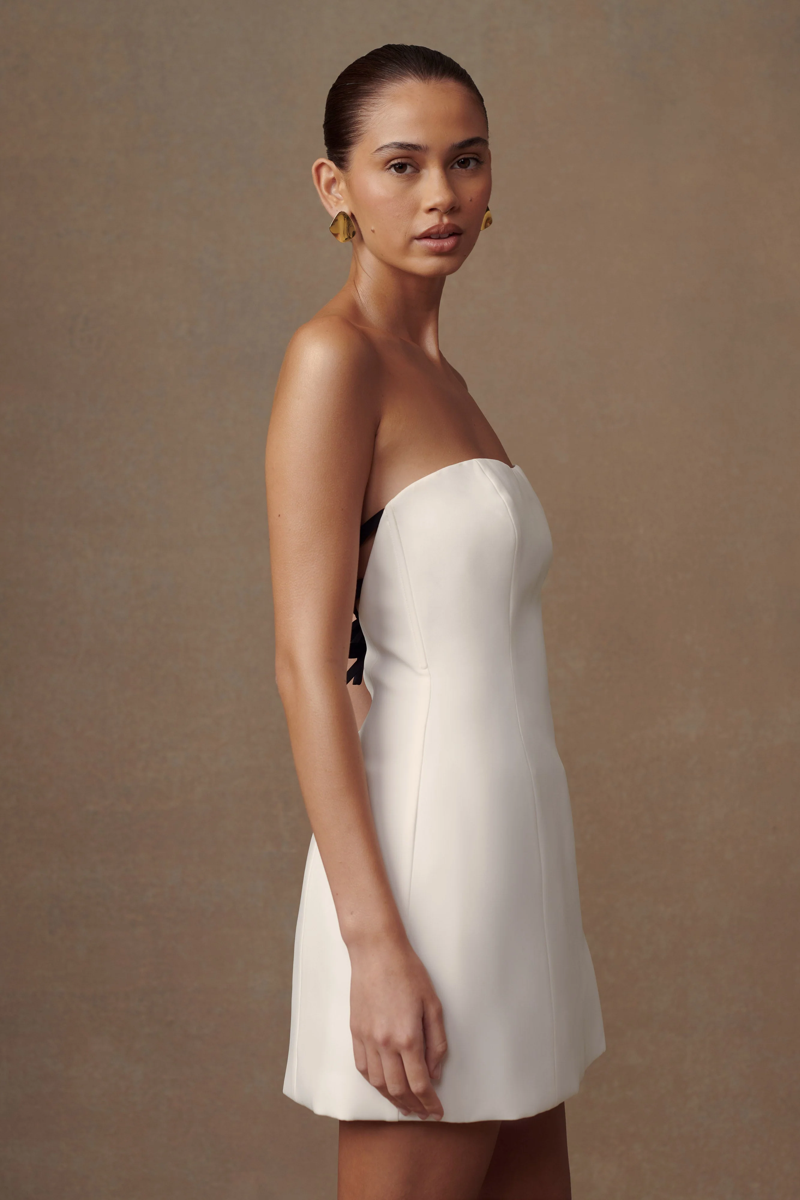 Neeka Strapless Bow Back Mini Dress - White - Image 5